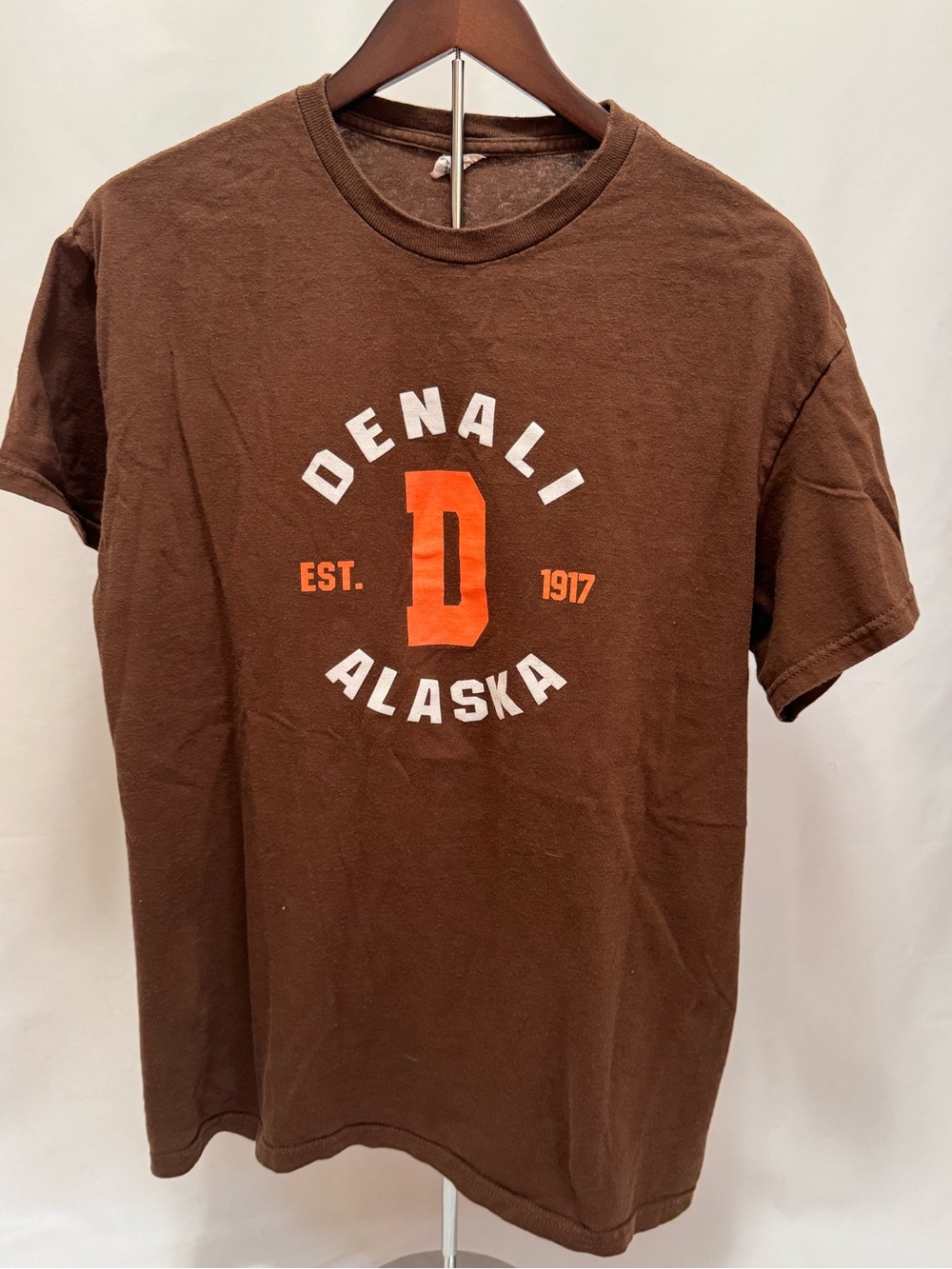 Alaska Brown Graphic Tee with Orange Accent size is men’s large